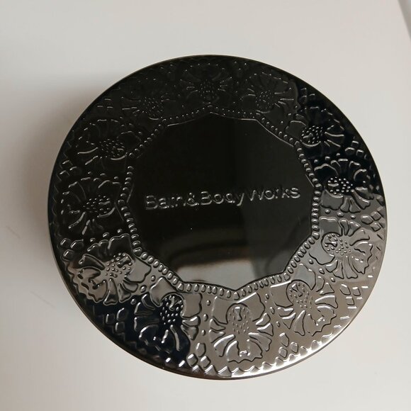 Vampire Blood Candle - 2019 Bath and Body Works Collection - Picture 5 of 6